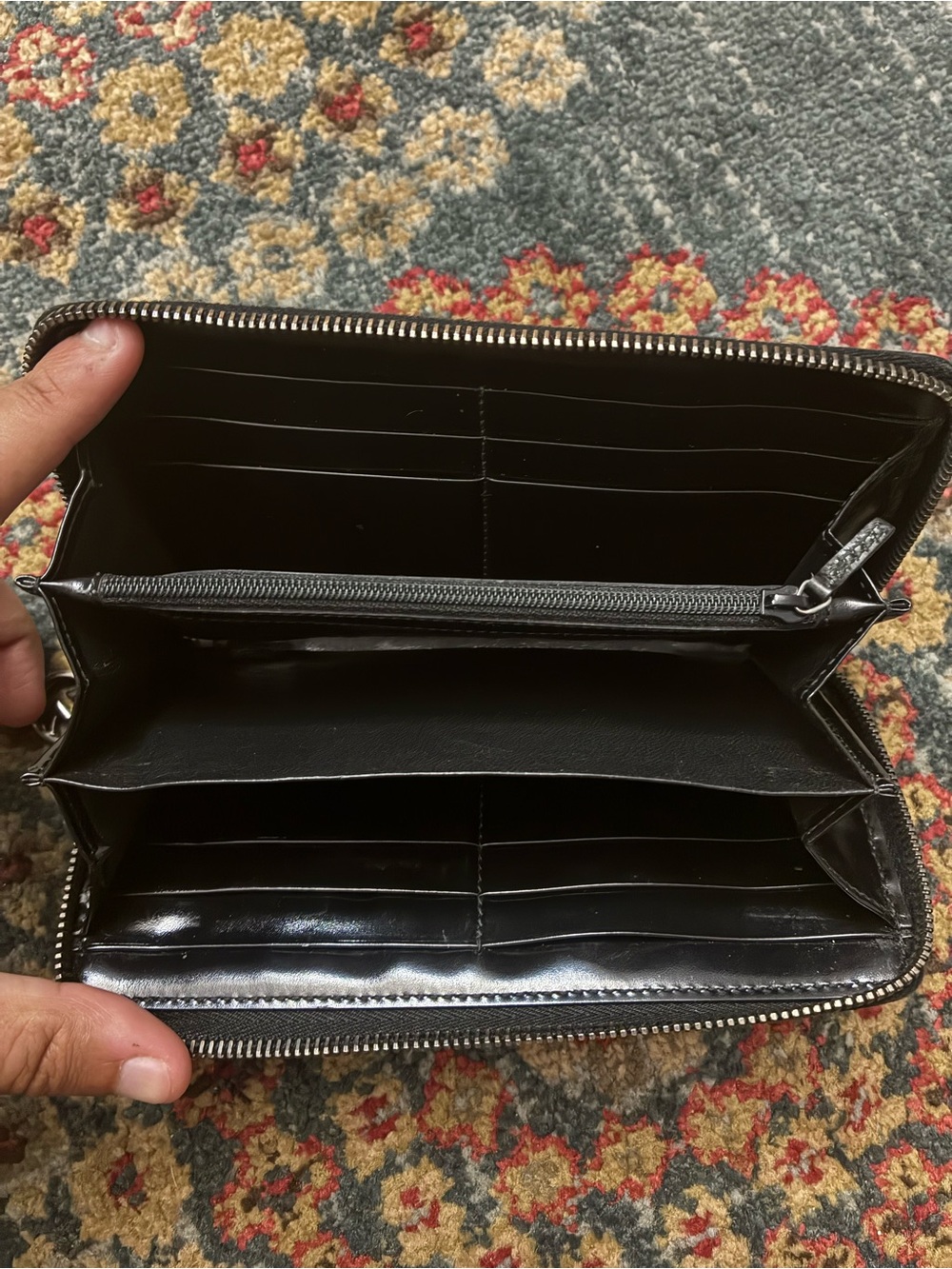 Gucci Black GG Zip-Around Wallet with Silver GG Charm - Picture 4 of 6